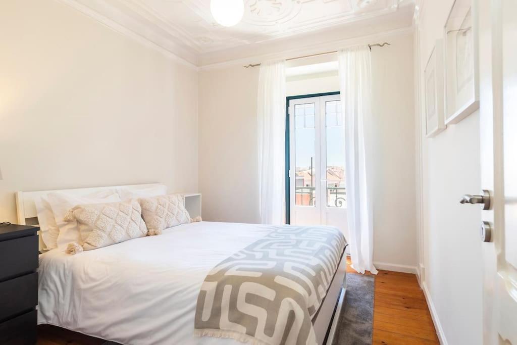 Spacious Apartment Near Saldanha Lisbon Exterior photo