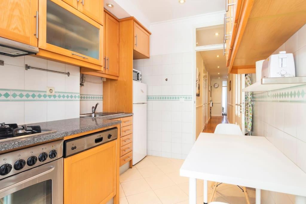 Spacious Apartment Near Saldanha Lisbon Exterior photo