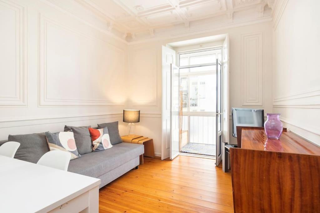 Spacious Apartment Near Saldanha Lisbon Exterior photo
