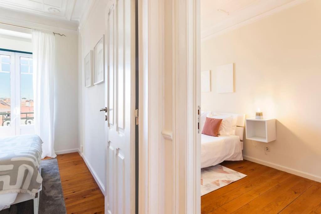 Spacious Apartment Near Saldanha Lisbon Exterior photo