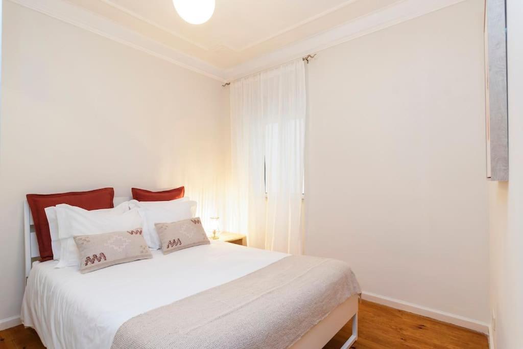 Spacious Apartment Near Saldanha Lisbon Exterior photo
