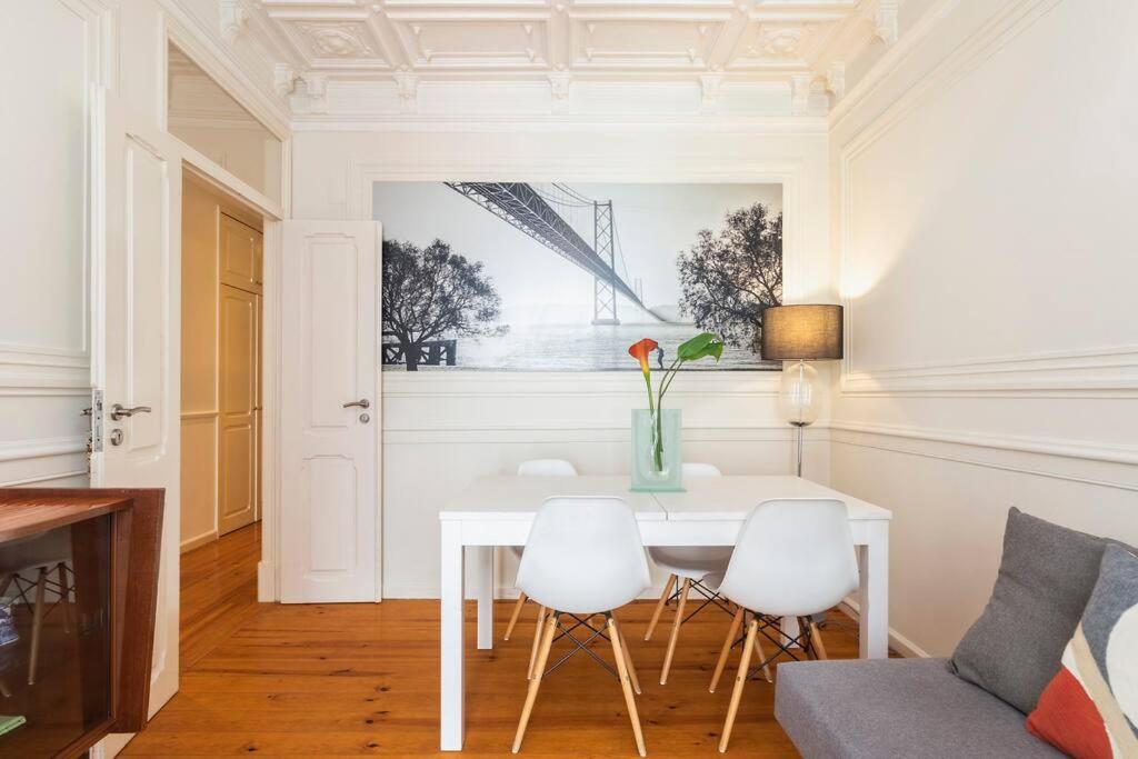 Spacious Apartment Near Saldanha Lisbon Exterior photo
