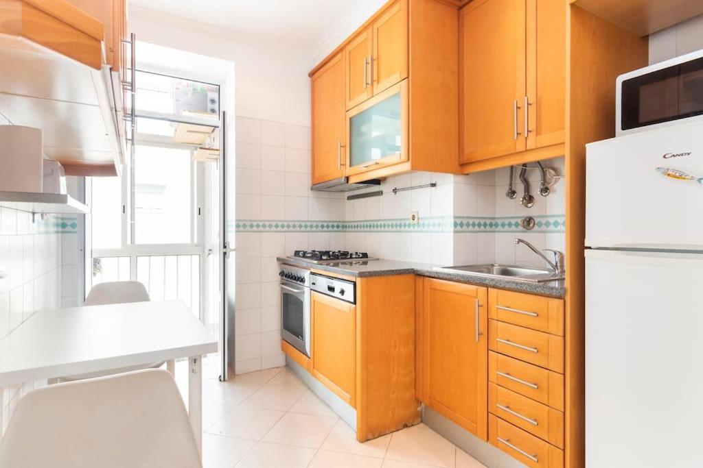 Spacious Apartment Near Saldanha Lisbon Exterior photo