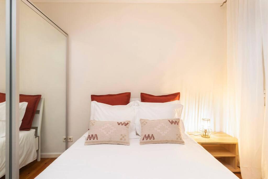 Spacious Apartment Near Saldanha Lisbon Exterior photo