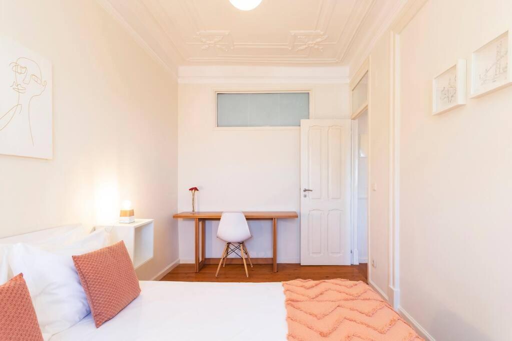 Spacious Apartment Near Saldanha Lisbon Exterior photo